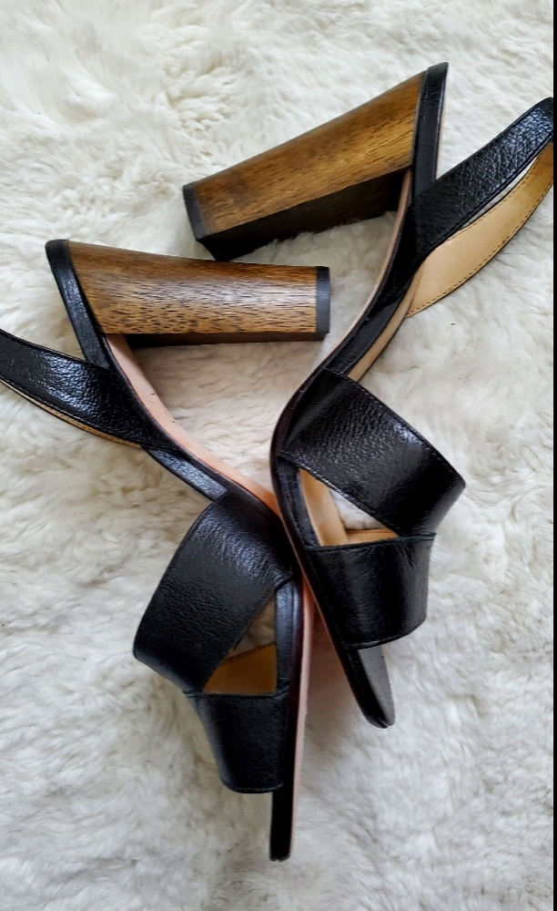 TALBOTS block sandal heel!